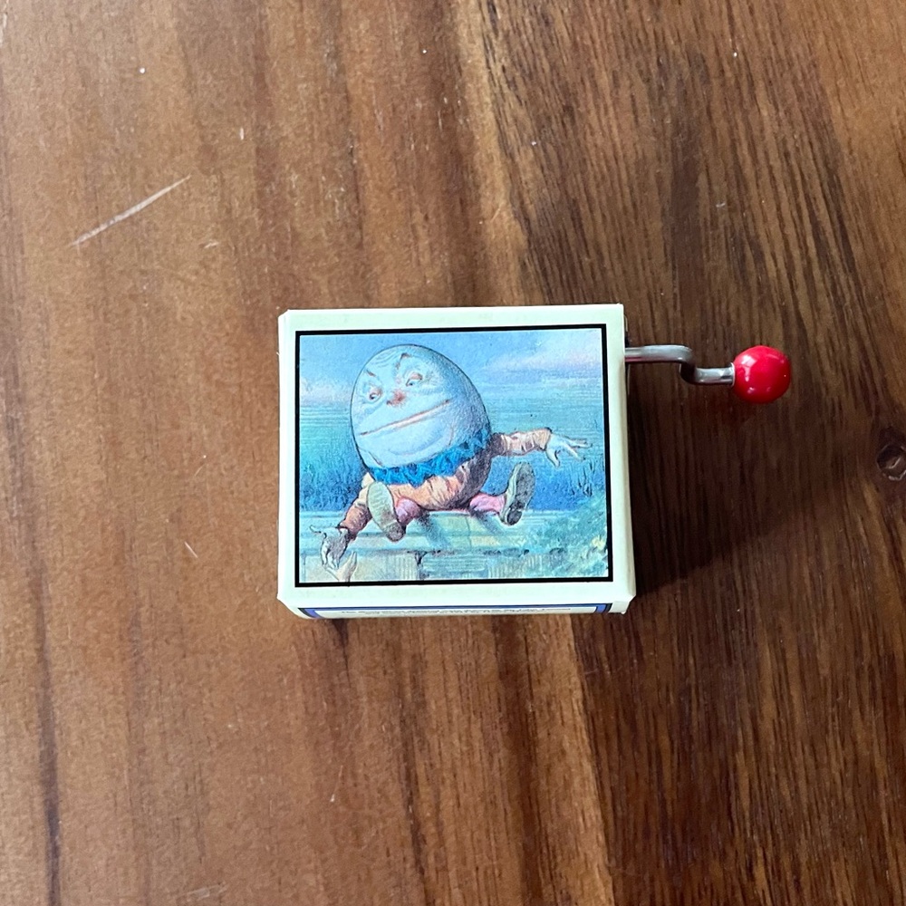 **RARE VINTAGE** Sankno Mini “Hurdy Gurdy” Hand Crank Humpty Dumpty Music Box